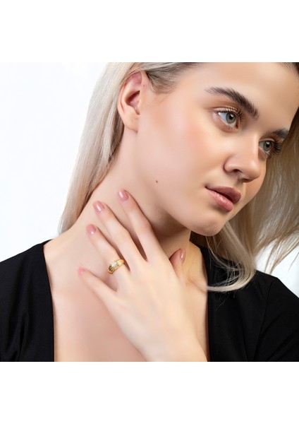 Zirkon Taşlı Dikdörtgen Detaylı Altın Renk Ayarlanabilir Ölçü 925 Ayar Gümüş Kadın Yüzük modelleri