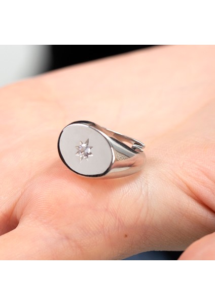 Beyaz Zirkon Taşlı Yıldız Detaylı Gümüş Renk Ayarlanabilir Ölçü 925 Ayar Gümüş Kadın Tektaş Yüzük indirimleri