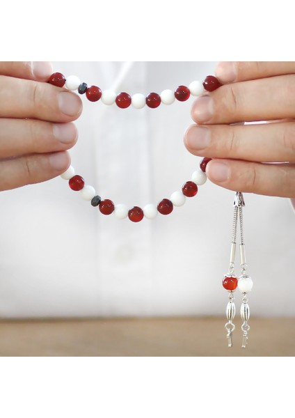 Kararmaz Metal Isme Özel Harf Püsküllü Küre Kesim Kırmızı Beyaz Jade Akik Doğaltaş Taraftar Tesbih modelleri