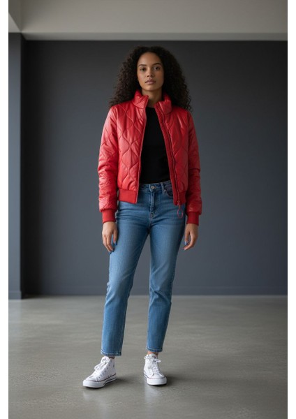 Şık ve Konforlu Kadın Kapitone Kısa Mont – Kırmızı modelleri