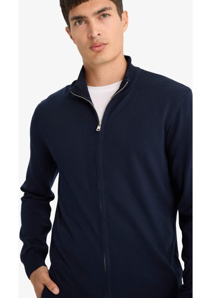 Standart Fit Dik Yaka Fermuarlı Triko Hırka