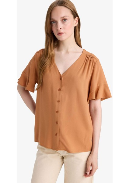 Regular Fit V Yaka Kısa Kollu Gömlek