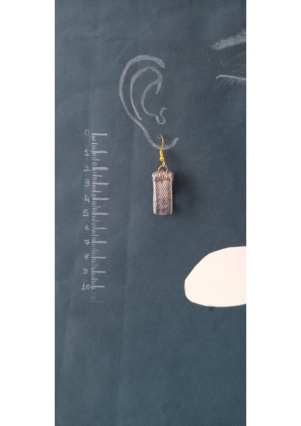 Kot Aksesuarlı Gold Renk Sallantılı Küpe