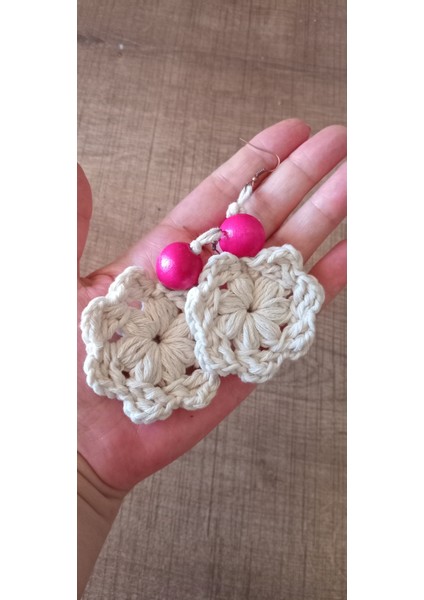 Örgü Beyaz Çiçek Motif Küpe modelleri