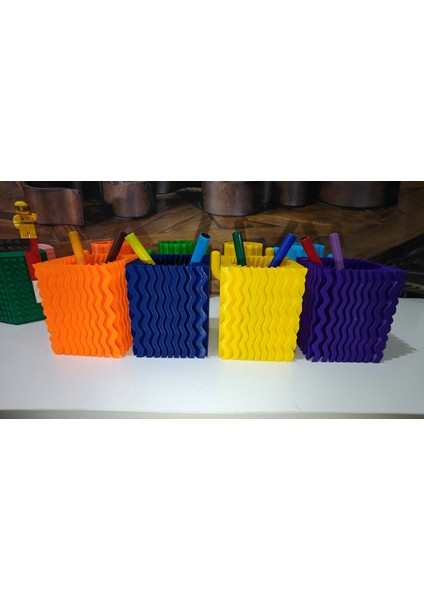 Esnek Dalga Dokulu Kalemlik | Pla’dan Üretilmiş 4 Renkli Masa Düzeni Aksesuarı