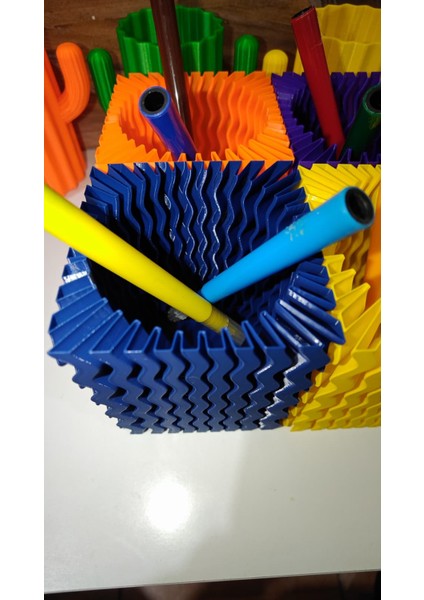 Esnek Dalga Dokulu Kalemlik | Pla’dan Üretilmiş 4 Renkli Masa Düzeni Aksesuarı modelleri