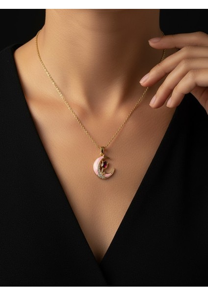 Altın Rengi Mineli Pembe Ay Figürlü, Kedi ve Yakut Rengi Taş Detaylı Kolye fırsatları