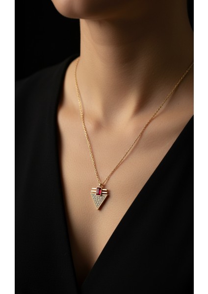 Altın Rengi Zirkon Taşlı ve Yakut Rengi Kare Taş Detaylı Geometrik Üçgen Kolye modelleri