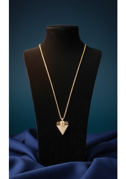 Altın Rengi Zirkon Taşlı Geometrik Üçgen Tasarım Kolye