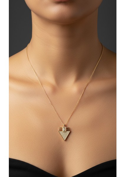 Altın Rengi Zirkon Taşlı Geometrik Üçgen Tasarım Kolye fiyatları