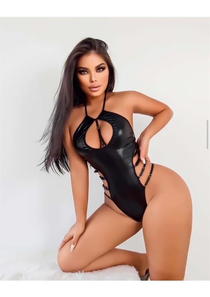 Siyah Göğüs Dekolteli Fantezi Parlak Deri Body AX25710 fiyatları