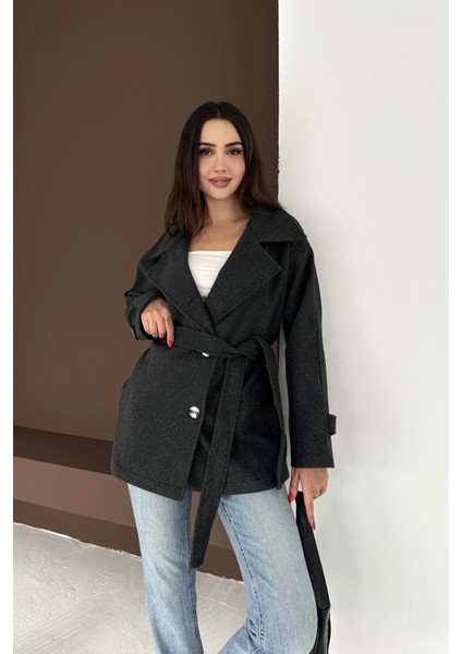 Belden Bağlamalı Düğmeli Kısa Kaşe Kaban