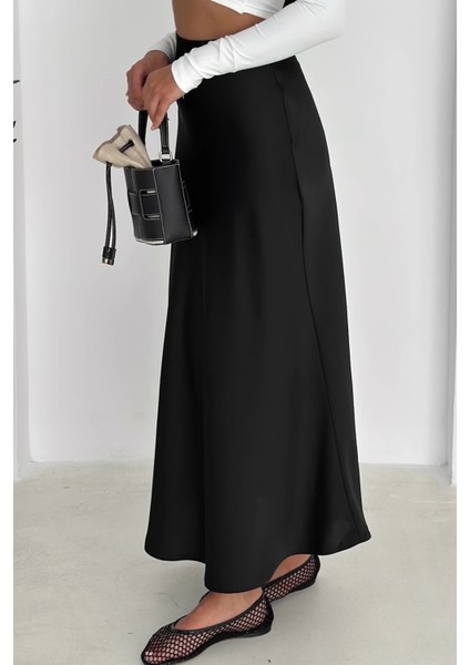 Siyah Yanı Fermuarlı Çan Dökümlü Saten Etek modelleri