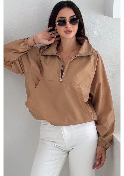 Yarım Fermuarlı Stoperli Camel Renk Yağmurluk