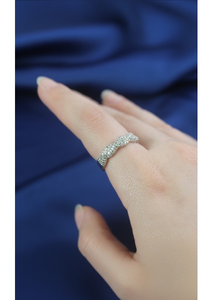 Dalgalı Mikro Zirkon Taşlı Ayarlanabilir Gümüş Tonu Yüzük