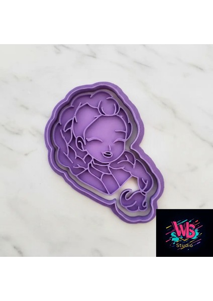 4'lü Huntrix K-Pop Kurabiye Kalıbı ve Şeker Hamuru Şekillendirici Set fırsatları