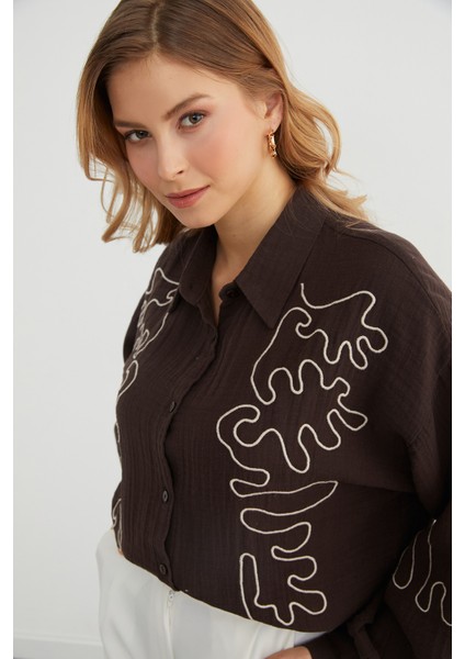 Geometrik Nakışlı Bol Gömlek