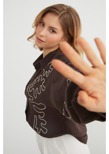 Geometrik Nakışlı Bol Gömlek