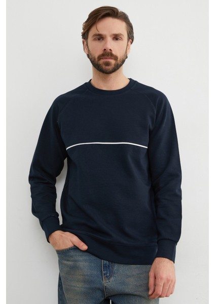 Kontrast Biye Detaylı Bisiklet Yaka Sweatshirt