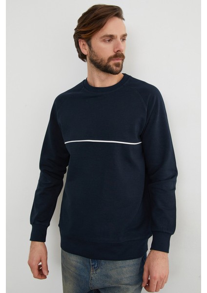 Kontrast Biye Detaylı Bisiklet Yaka Sweatshirt fiyatları