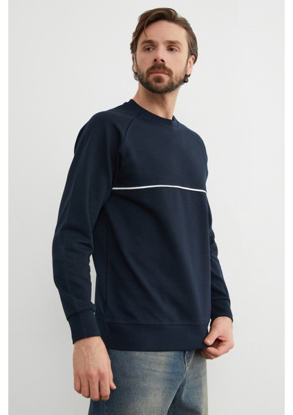 Kontrast Biye Detaylı Bisiklet Yaka Sweatshirt modelleri