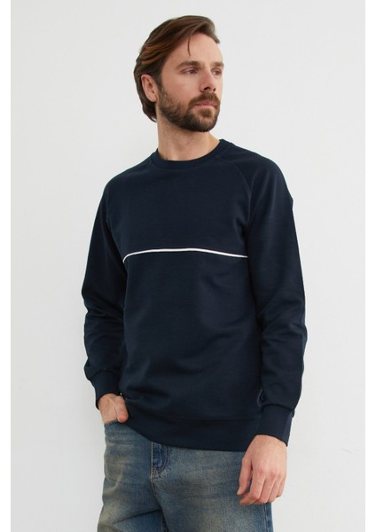 Kontrast Biye Detaylı Bisiklet Yaka Sweatshirt fırsatları