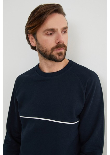 Kontrast Biye Detaylı Bisiklet Yaka Sweatshirt