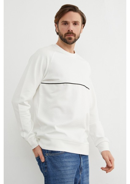 Kontrast Biye Detaylı Bisiklet Yaka Sweatshirt