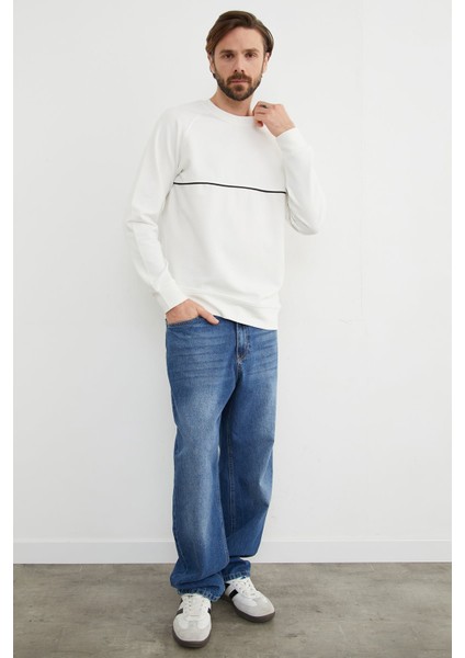 Kontrast Biye Detaylı Bisiklet Yaka Sweatshirt fırsatları