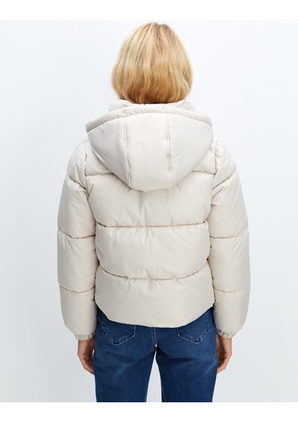 Yeni Sezon Kapüşonlu Kadın Şişme Mont indirimleri