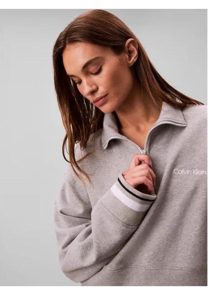 Calvın Kleın Kadın Marka Logolu Pamuk Karışımlı Yarım Fermuarlı Şık Görünümlü Gri Sweatshirt LVGWF5W310 P7A fiyatları