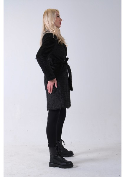 Siyah Şal Yaka Çift Cepli Düğme Kapamalı Kemerli Peluş Kaban 0108088.01 fırsatları