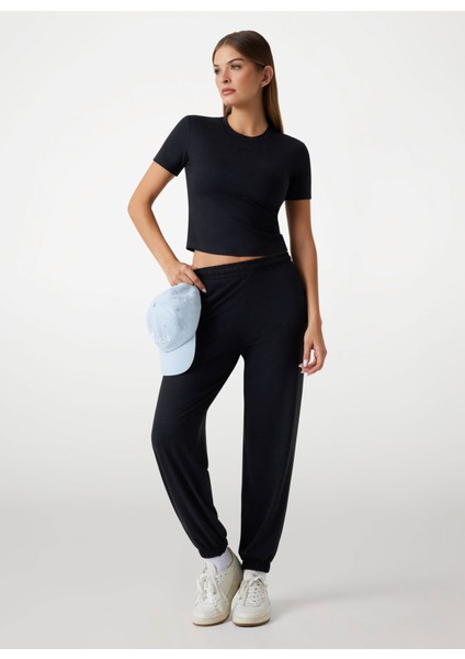 Klasik Yaka Siyah Kadın T-Shirt Aki Kadın Aktif Slim Fit T-Shirt
