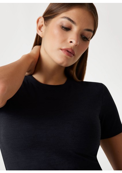 Klasik Yaka Siyah Kadın T-Shirt Aki Kadın Aktif Slim Fit T-Shirt modelleri