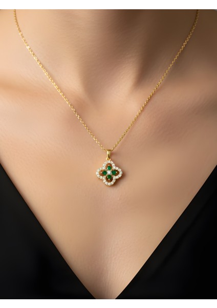 Yonca Şeklinde Çelik Kolye