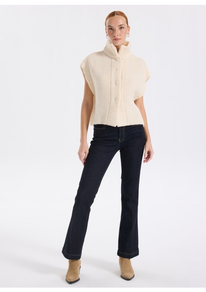 Dik Yaka Regular Fit Düz Ekru Kazak Kadın 261 Lcf 241020 Celına Ekru fiyatları