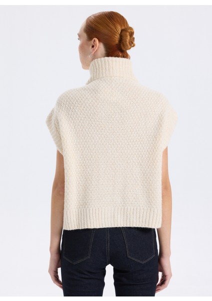 Dik Yaka Regular Fit Düz Ekru Kazak Kadın 261 Lcf 241020 Celına Ekru fırsatları