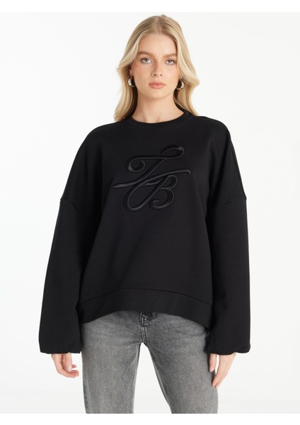 Bisiklet Yaka Nakışlı Siyah Kadın Sweatshırt TBWRTS1023