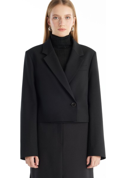 Cropped Fit Siyah Kadın Ceket TBWRJC1021