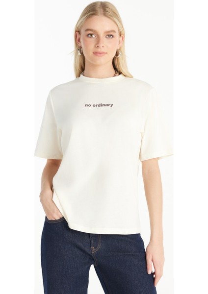 Bisiklet Yaka Baskılı Ekru Kadın T-Shirt TBWRTS1054