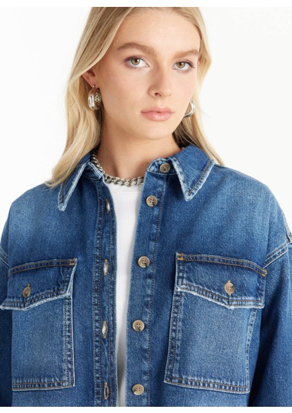 Oversized Klasik Gömlek Yaka Düz Koyu Mavi Kadın Gömlek TBWRDN1034 fiyatları