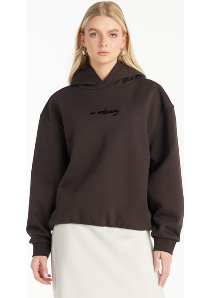 Kapüşon Yaka Düz Koyu Kahve Kadın Sweatshırt TBWRTS1040