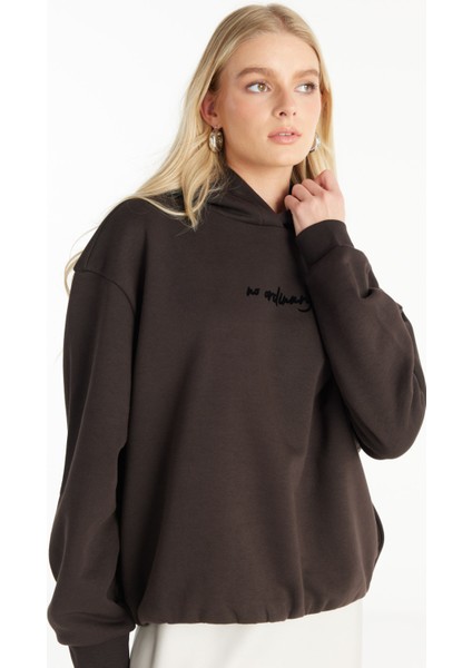 Kapüşon Yaka Düz Koyu Kahve Kadın Sweatshırt TBWRTS1040 modelleri