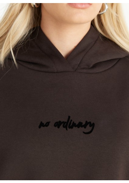 Kapüşon Yaka Düz Koyu Kahve Kadın Sweatshırt TBWRTS1040 fırsatları