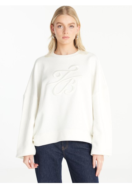Bisiklet Yaka Nakışlı Ekru Kadın Sweatshırt TBWRTS1023