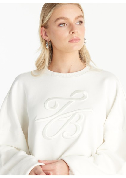 Bisiklet Yaka Nakışlı Ekru Kadın Sweatshırt TBWRTS1023 modelleri