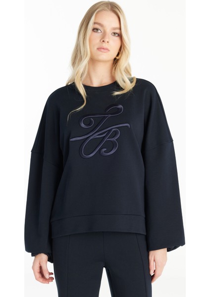 Bisiklet Yaka Nakışlı Lacivert Kadın Sweatshırt TBWRTS1023