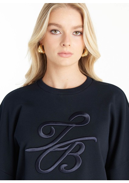 Bisiklet Yaka Nakışlı Lacivert Kadın Sweatshırt TBWRTS1023 indirimleri