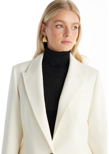 Tailored Fit Kırık Beyaz Kadın Ceket TBWRJC1016 fiyatları