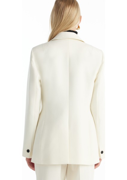 Tailored Fit Kırık Beyaz Kadın Ceket TBWRJC1016 indirimleri